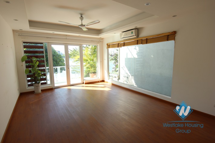 Lake view-House for rent in Tay Ho area